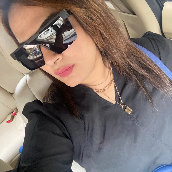 Meet your Posher, Ayesha - Picture 1 of 1